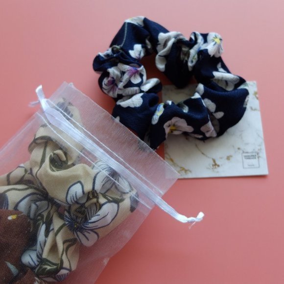 Floral Scrunchie - Black Mustard Red - Picture 6 of 11